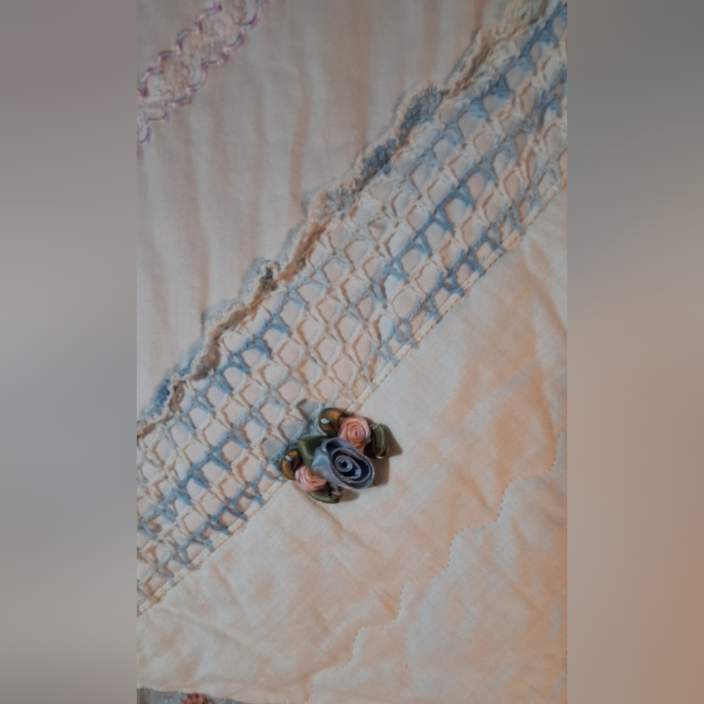 Handmade Patchwork Quilt with Floral Patterns - Picture 5 of 14